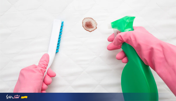 تمیز کردن تشک از لکه خون